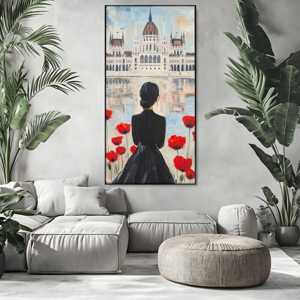 Tablou canvas cu tablou canvas cu femeie si maci, in rama de aluminiu negru, pe perete intr-un living